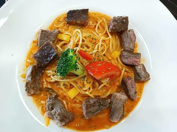 高雄市左營區一台斤的蛤蠣義大利麵我終於吃到你啦！左營高鐵周邊貨真價實的義大利麵聚餐餐廳就在【ROSA義大利餐廳】＊高