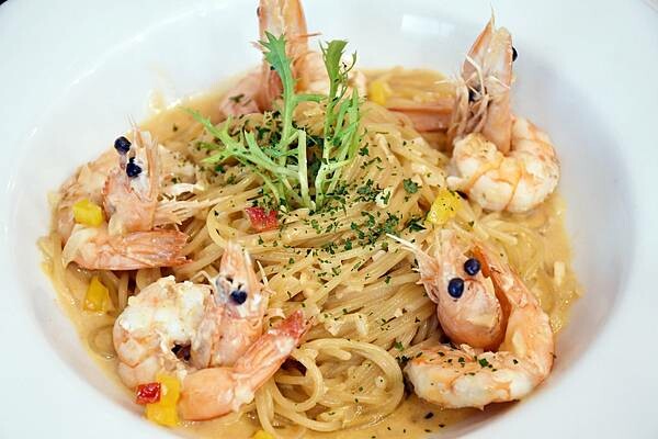 高雄市左營區一台斤的蛤蠣義大利麵我終於吃到你啦！左營高鐵周邊貨真價實的義大利麵聚餐餐廳就在【ROSA義大利餐廳】＊高