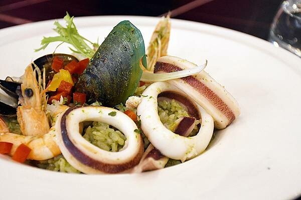 高雄市左營區一台斤的蛤蠣義大利麵我終於吃到你啦！左營高鐵周邊貨真價實的義大利麵聚餐餐廳就在【ROSA義大利餐廳】＊高