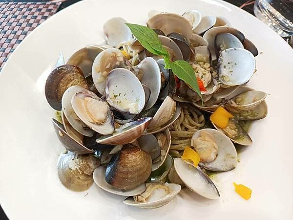 高雄市左營區一台斤的蛤蠣義大利麵我終於吃到你啦！左營高鐵周邊貨真價實的義大利麵聚餐餐廳就在【ROSA義大利餐廳】＊高