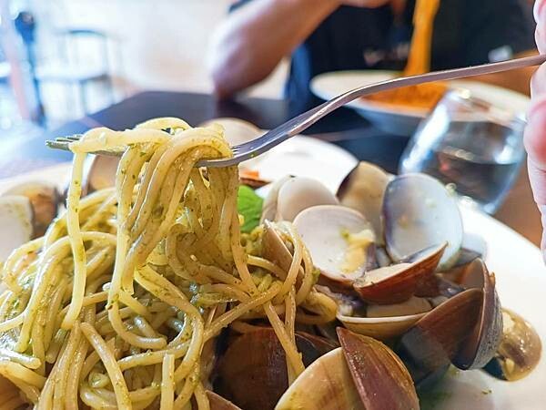 高雄市左營區一台斤的蛤蠣義大利麵我終於吃到你啦！左營高鐵周邊貨真價實的義大利麵聚餐餐廳就在【ROSA義大利餐廳】＊高
