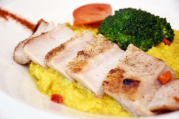 高雄市左營區一台斤的蛤蠣義大利麵我終於吃到你啦！左營高鐵周邊貨真價實的義大利麵聚餐餐廳就在【ROSA義大利餐廳】＊高