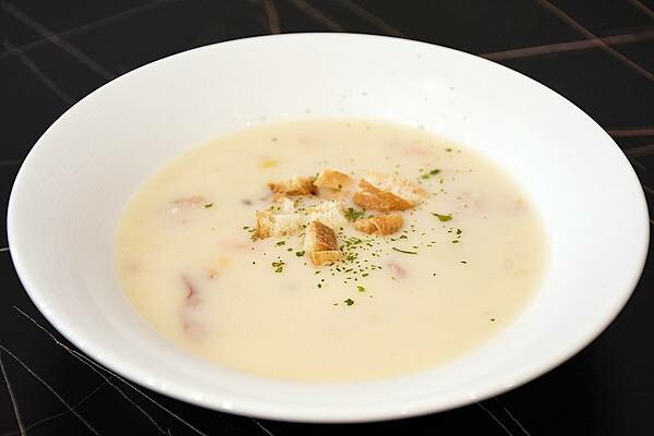 高雄市左營區一台斤的蛤蠣義大利麵我終於吃到你啦！左營高鐵周邊貨真價實的義大利麵聚餐餐廳就在【ROSA義大利餐廳】＊高