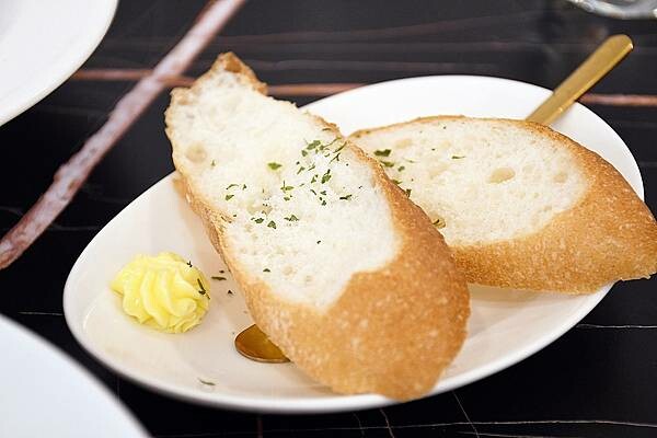 高雄市左營區一台斤的蛤蠣義大利麵我終於吃到你啦！左營高鐵周邊貨真價實的義大利麵聚餐餐廳就在【ROSA義大利餐廳】＊高