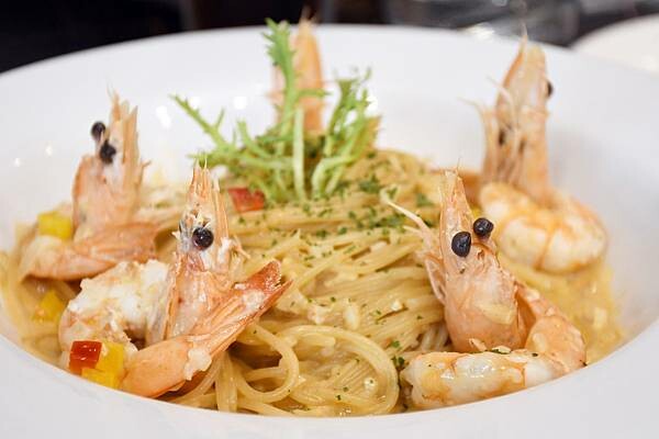 高雄市左營區一台斤的蛤蠣義大利麵我終於吃到你啦！左營高鐵周邊貨真價實的義大利麵聚餐餐廳就在【ROSA義大利餐廳】＊高