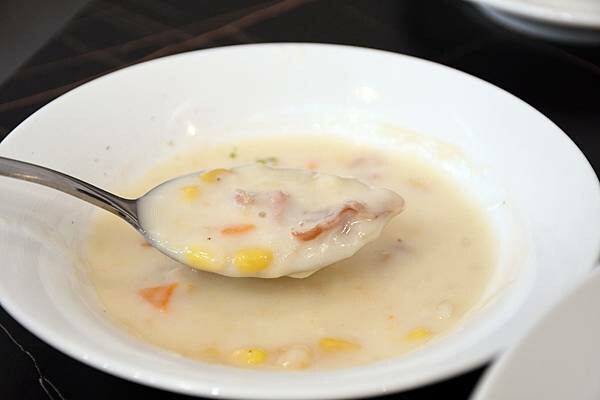 高雄市左營區一台斤的蛤蠣義大利麵我終於吃到你啦！左營高鐵周邊貨真價實的義大利麵聚餐餐廳就在【ROSA義大利餐廳】＊高