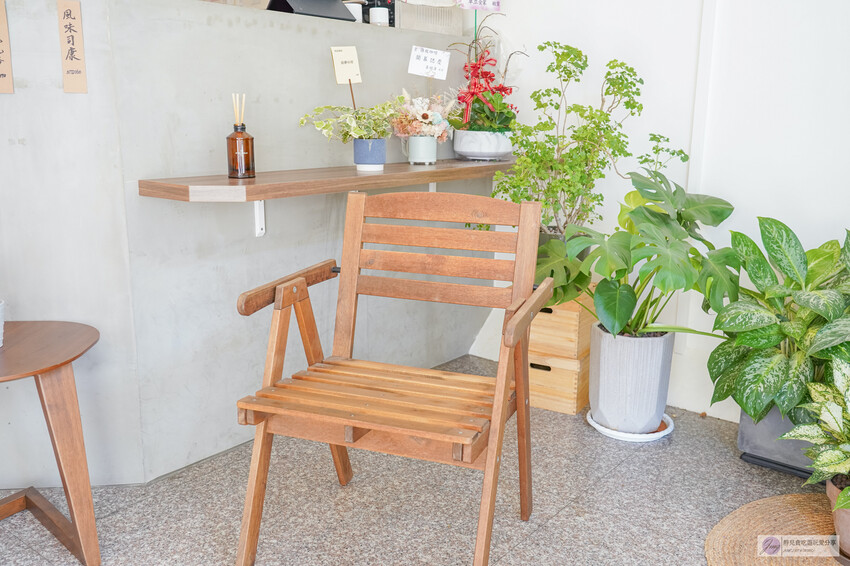 桃園市桃園區桃園美食-蒔敘咖啡-韓系簡約風純白色系質感咖啡廳，不限時、無低消限制、寵物友善/鄰近廣豐新天地