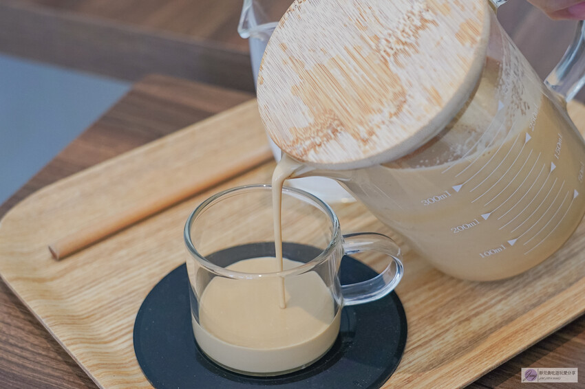 桃園市桃園區桃園美食-蒔敘咖啡-韓系簡約風純白色系質感咖啡廳，不限時、無低消限制、寵物友善/鄰近廣豐新天地