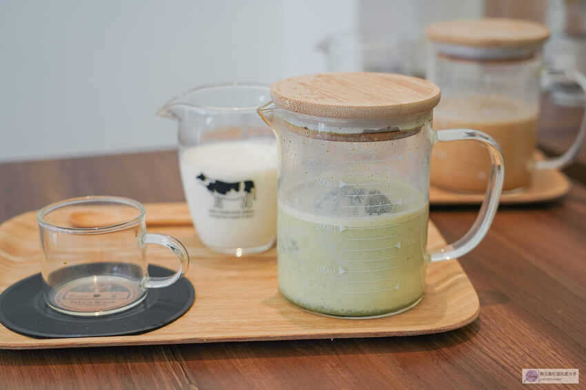 桃園市桃園區桃園美食-蒔敘咖啡-韓系簡約風純白色系質感咖啡廳，不限時、無低消限制、寵物友善/鄰近廣豐新天地