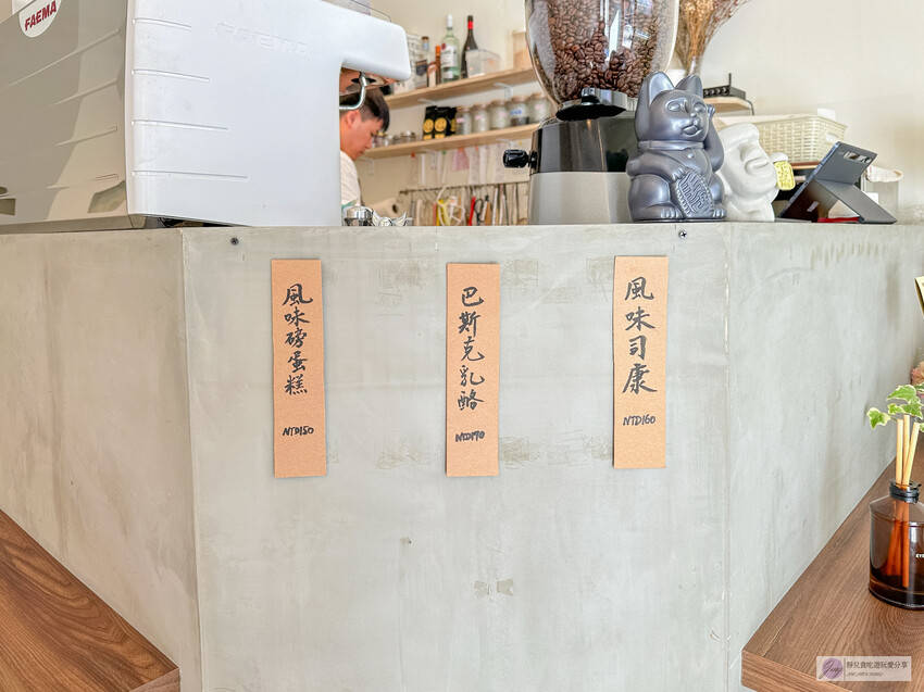 桃園市桃園區桃園美食-蒔敘咖啡-韓系簡約風純白色系質感咖啡廳，不限時、無低消限制、寵物友善/鄰近廣豐新天地