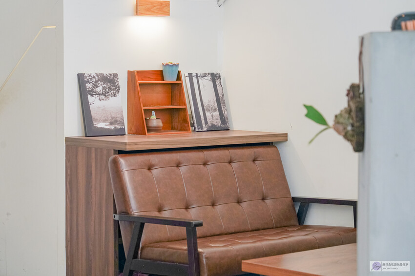 桃園市桃園區桃園美食-蒔敘咖啡-韓系簡約風純白色系質感咖啡廳，不限時、無低消限制、寵物友善/鄰近廣豐新天地