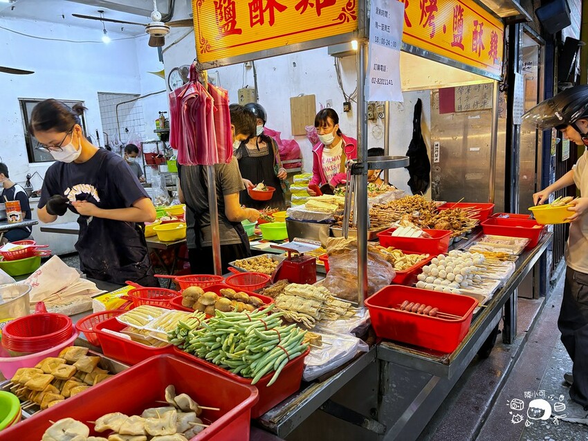新北市新莊區【新莊美食】新莊後港炭烤鷄排，在地人推薦串燒烤肉鹹酥雞推薦！