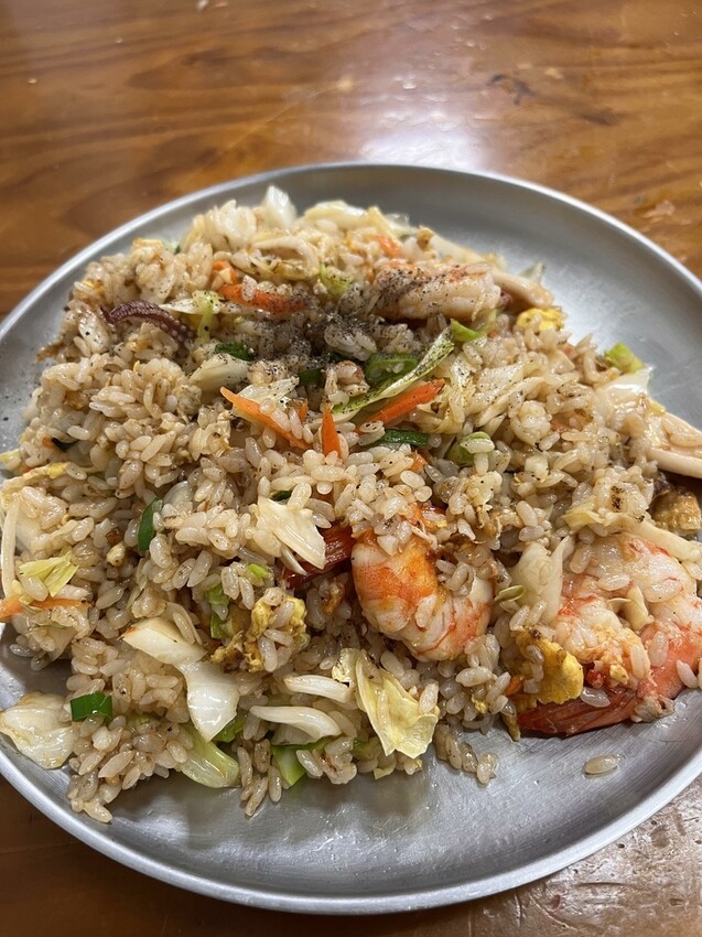 桃園市桃園區【桃園越式】需要一點耐心的好吃越式料理!【食之悅】海鮮炒飯我超推