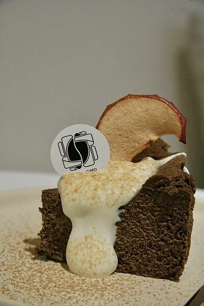 台北市大安區【美食】忠孝敦化咖啡廳｜BELLISSIMO 布里斯哞｜精緻的提拉米蘇可頌｜澳洲咖啡