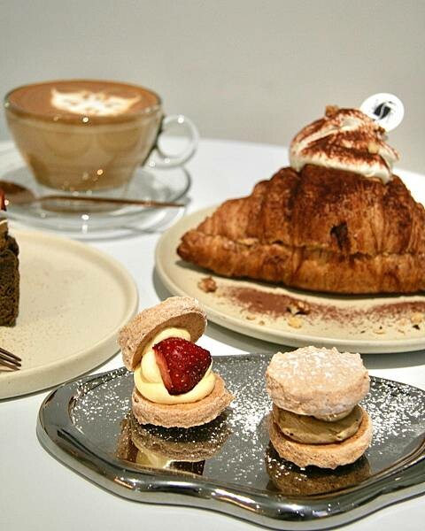 台北市大安區【美食】忠孝敦化咖啡廳｜BELLISSIMO 布里斯哞｜精緻的提拉米蘇可頌｜澳洲咖啡