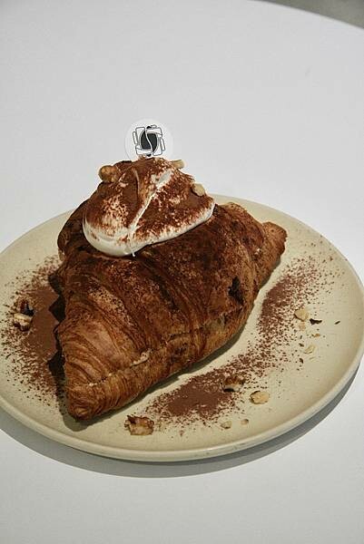 台北市大安區【美食】忠孝敦化咖啡廳｜BELLISSIMO 布里斯哞｜精緻的提拉米蘇可頌｜澳洲咖啡