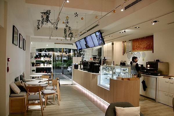 台北市大安區【美食】忠孝敦化咖啡廳｜BELLISSIMO 布里斯哞｜精緻的提拉米蘇可頌｜澳洲咖啡