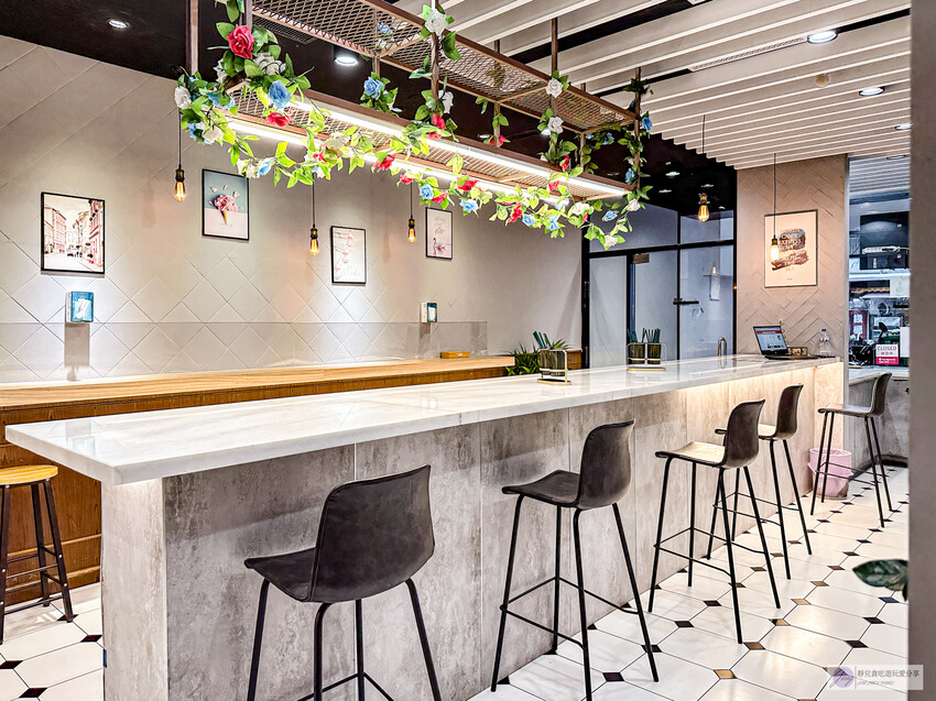 桃園市桃園區桃園美食-驚嘆號shockshock臭豆腐-不說還以為是間咖啡廳！網美文青風格手工臭豆腐/鄰近桃園觀光夜市