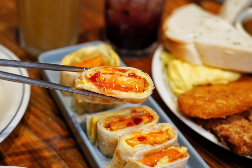 早午餐菜單近100種選擇！手打牛肉漢堡排每日限量！Brunch拼盤附飲料才99元～