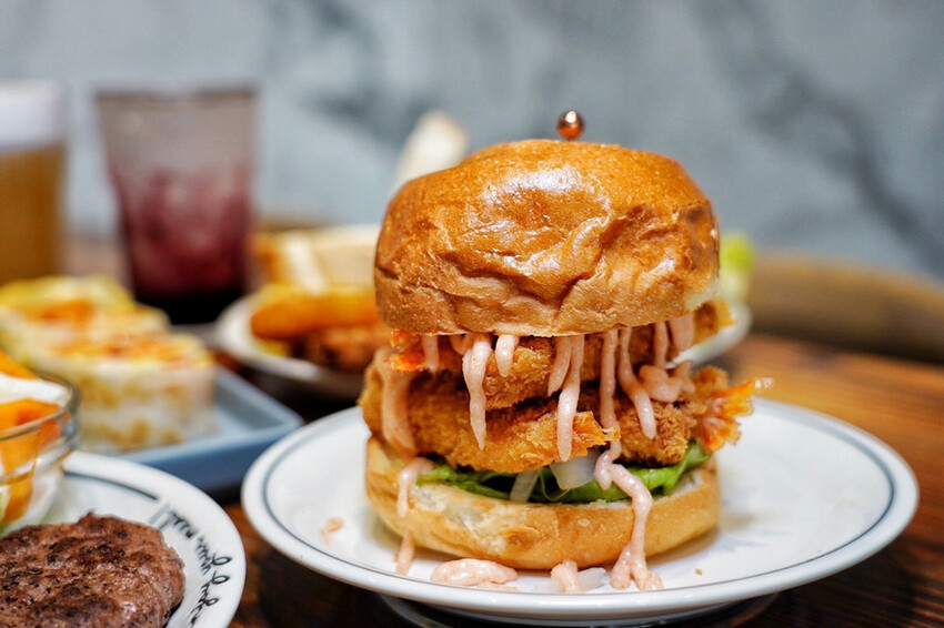 早午餐菜單近100種選擇！手打牛肉漢堡排每日限量！Brunch拼盤附飲料才99元～