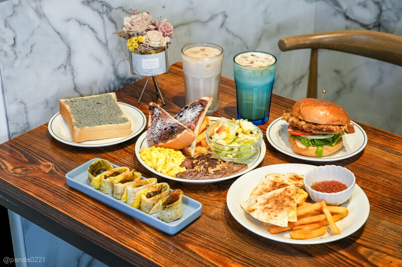 桃園｜丄青初食(桃園店)，隱藏在巷弄的文青早午餐，環境舒適，餐點豐富！