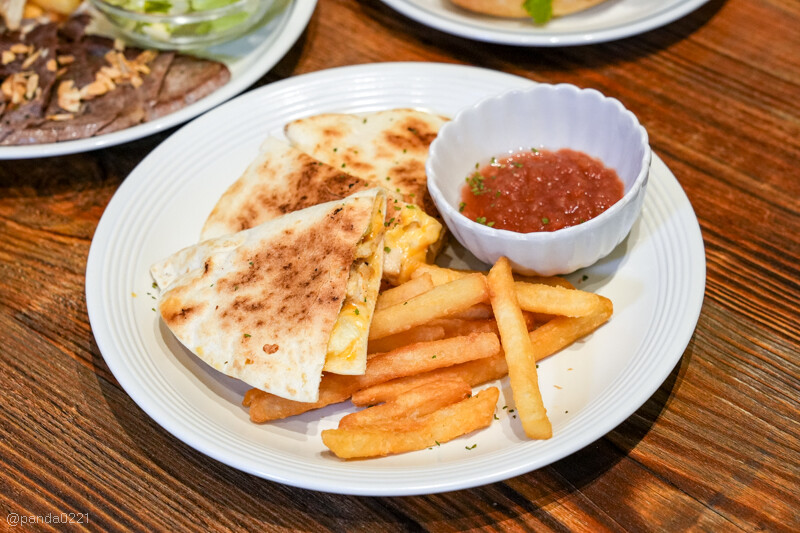 桃園｜丄青初食(桃園店)，隱藏在巷弄的文青早午餐，環境舒適，餐點豐富！