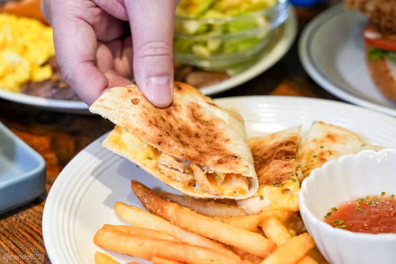 桃園｜丄青初食(桃園店)，隱藏在巷弄的文青早午餐，環境舒適，餐點豐富！
