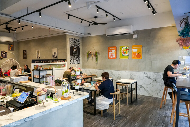 桃園｜丄青初食(桃園店)，隱藏在巷弄的文青早午餐，環境舒適，餐點豐富！