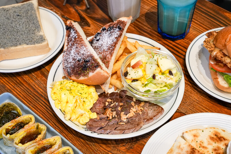 桃園｜丄青初食(桃園店)，隱藏在巷弄的文青早午餐，環境舒適，餐點豐富！