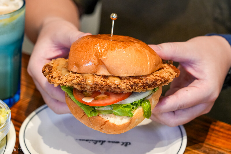 桃園｜丄青初食(桃園店)，隱藏在巷弄的文青早午餐，環境舒適，餐點豐富！