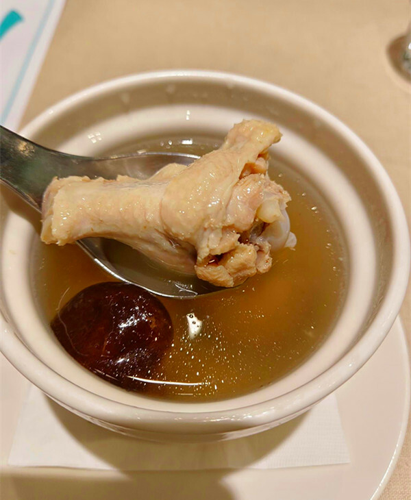 台中Lalaport點點心美食心得!四人套餐超划算,人氣菜色豬仔流沙包 荔枝蝦球一次品嚐。