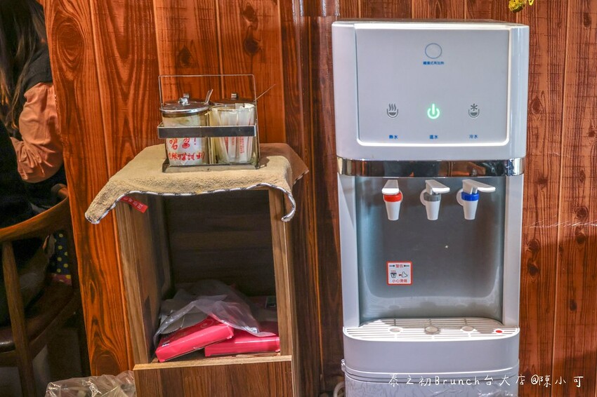 台北市大安區超夯泰式料理台北也能吃到囉！菜單價格105元起便宜不貴，一個人也能享用！推薦泰式國民鐵鍋飯好吃