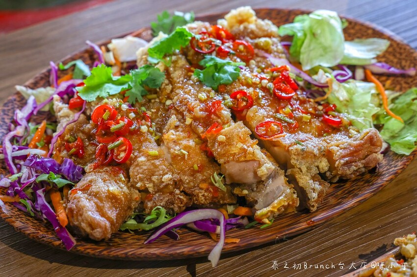 台北市大安區超夯泰式料理台北也能吃到囉！菜單價格105元起便宜不貴，一個人也能享用！推薦泰式國民鐵鍋飯好吃