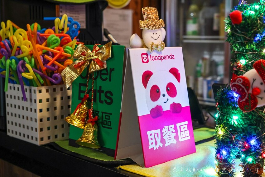 台北市大安區超夯泰式料理台北也能吃到囉！菜單價格105元起便宜不貴，一個人也能享用！推薦泰式國民鐵鍋飯好吃