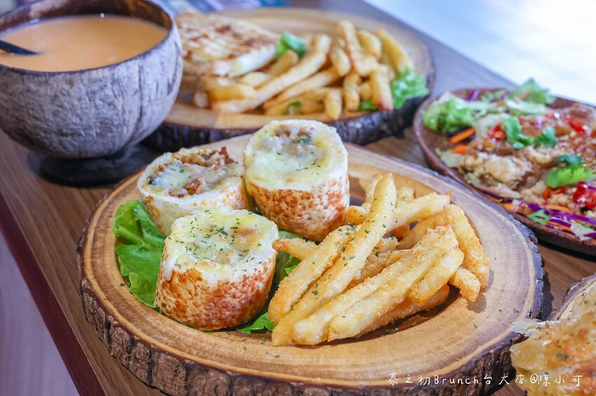 台北市大安區超夯泰式料理台北也能吃到囉！菜單價格105元起便宜不貴，一個人也能享用！推薦泰式國民鐵鍋飯好吃