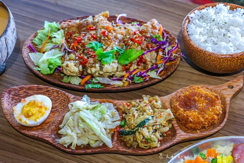 台北市大安區超夯泰式料理台北也能吃到囉！菜單價格105元起便宜不貴，一個人也能享用！推薦泰式國民鐵鍋飯好吃