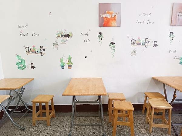 花蓮縣吉安鄉天啊！這份量....這價格...這肉量...花蓮必吃的高CP值美食，千萬不要錯過！【貓咖哩(原鐵道咖哩)】~花蓮美