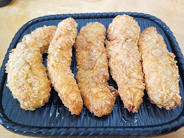 花蓮縣吉安鄉天啊！這份量....這價格...這肉量...花蓮必吃的高CP值美食，千萬不要錯過！【貓咖哩(原鐵道咖哩)】~花蓮美