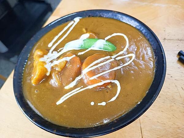 花蓮縣吉安鄉天啊！這份量....這價格...這肉量...花蓮必吃的高CP值美食，千萬不要錯過！【貓咖哩(原鐵道咖哩)】~花蓮美