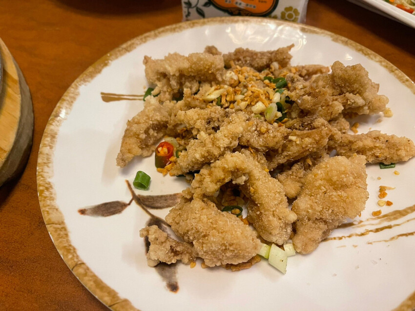 嘉義市東區嘉義東區—體育館海鮮碳烤｜美食Youtuber激推人氣熱炒 重油重鹹難以招架｜垂楊路