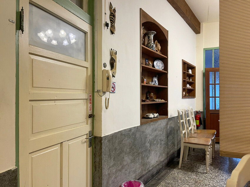 嘉義市東區嘉義東區—體育館海鮮碳烤｜美食Youtuber激推人氣熱炒 重油重鹹難以招架｜垂楊路