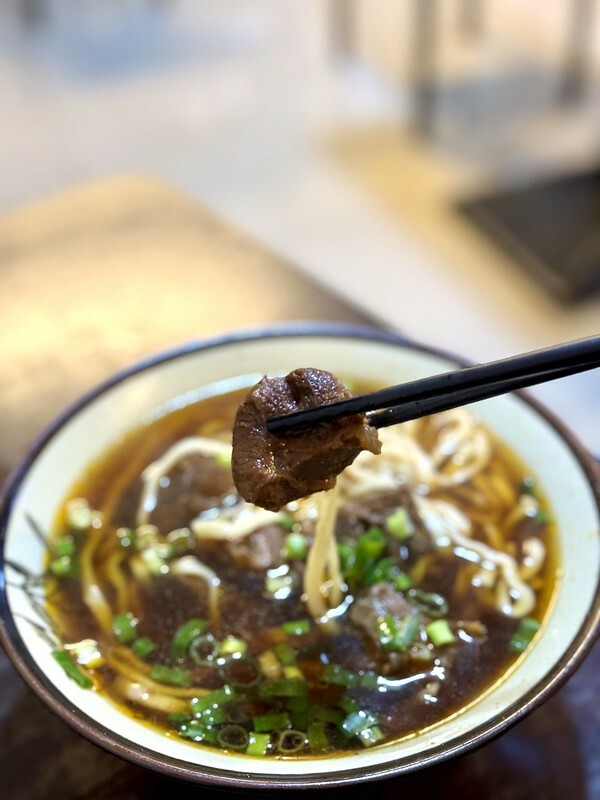桃園市中壢區桃園美食｜一南村 眷村牛肉麵 ，意外的在地小店，樸實的美味。（楊梅美食/埔心美食）