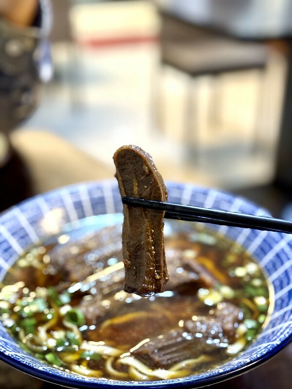 桃園市中壢區桃園美食｜一南村 眷村牛肉麵 ，意外的在地小店，樸實的美味。（楊梅美食/埔心美食）