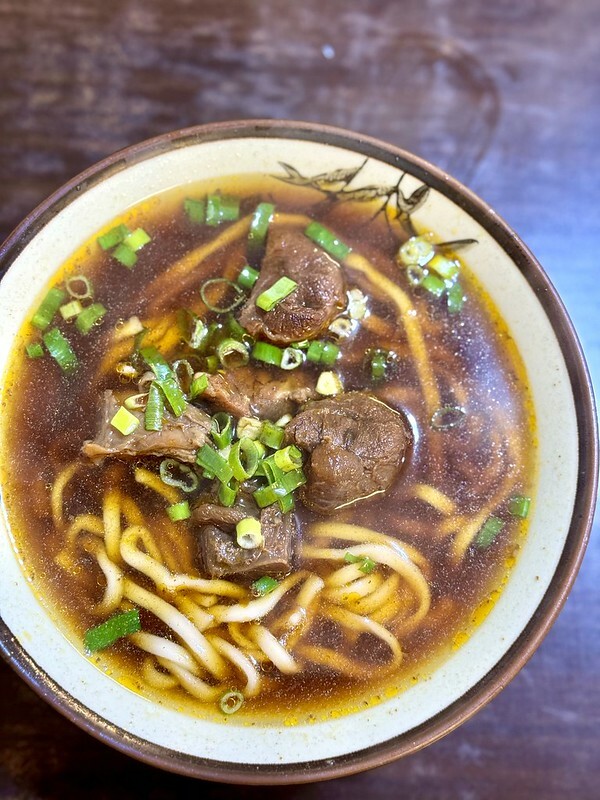桃園市中壢區桃園美食｜一南村 眷村牛肉麵 ，意外的在地小店，樸實的美味。（楊梅美食/埔心美食）