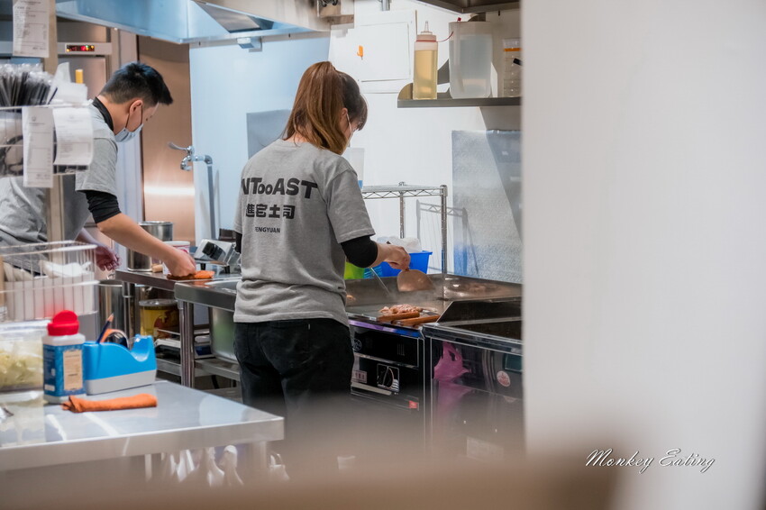 【台中豐原】進宅吐司│早餐就能吃到雞排+麵線，芋泥肉鬆蛋一咬就爆餡！豐原早午餐推薦 - 貪吃猴的幻想