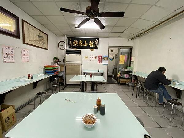 【彰化 小吃】鹿港龍山魷魚肉羹(三民路店),在地人帶路的早餐 【彰化 小吃】鹿港龍山魷魚肉羹(三民路店),在地人帶路的早餐