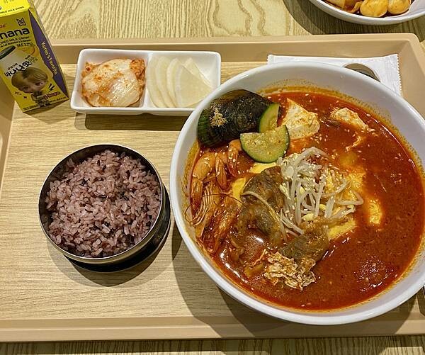 台北市內湖區【美食】七號CHi HAO 韓食｜香濃的起司辣海陸牛豆腐鍋｜起司辣炒年糕小鳥蛋