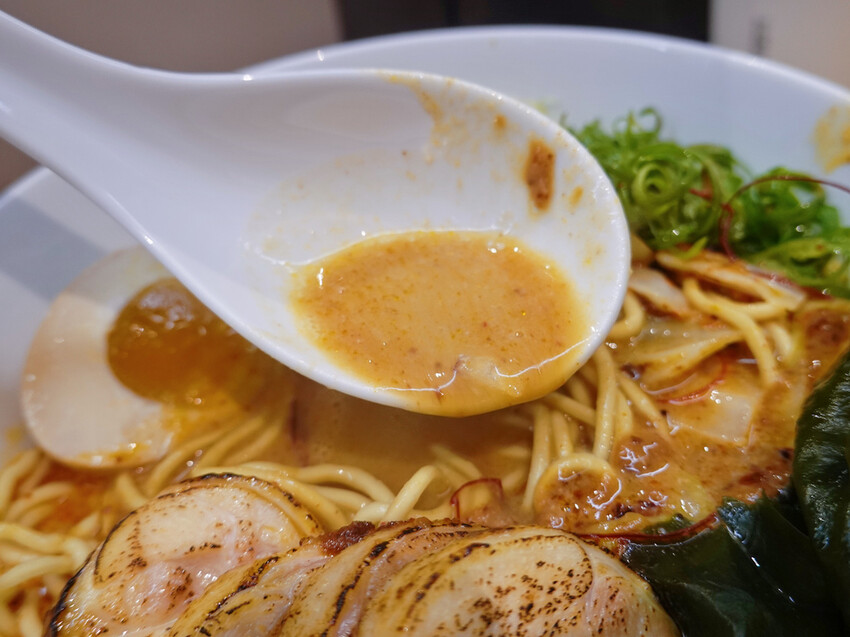 新北市中和區新北中和—昭和鳳。パイタン ｜下班了 來碗濃郁雞白湯拉麵療癒身心吧｜興南夜市、南勢角站