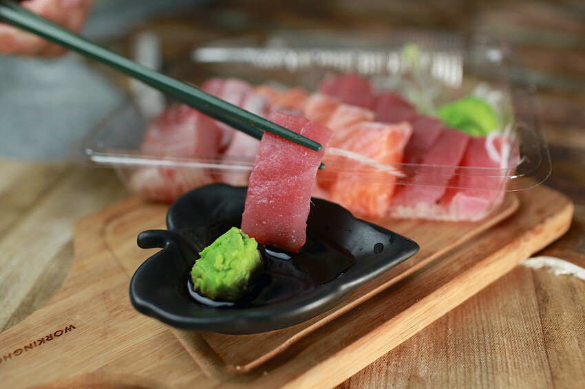 台南市東區吃。台南|東區。「後甲生魚片」隱身在後甲黃昏市場專賣生魚片的攤位,生意很好經常提早銷售一空「後甲生魚