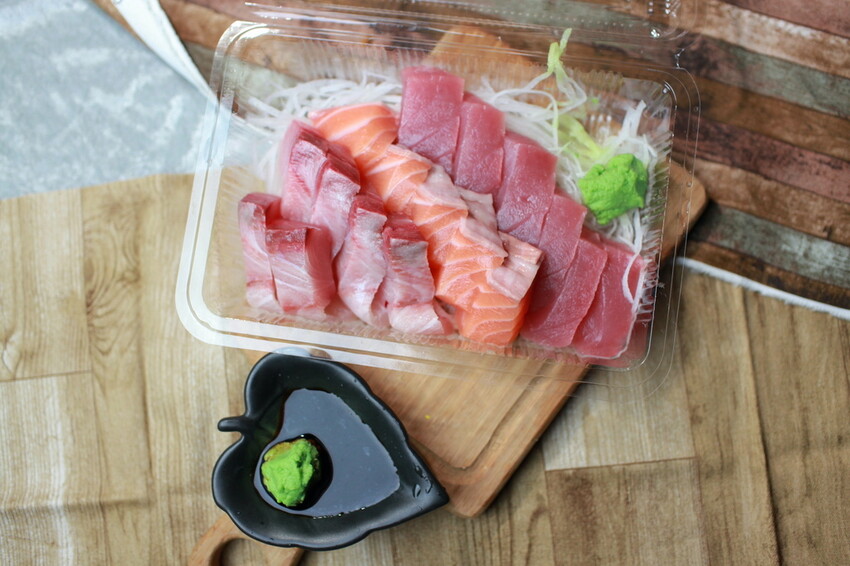 台南市東區吃。台南|東區。「後甲生魚片」隱身在後甲黃昏市場專賣生魚片的攤位,生意很好經常提早銷售一空「後甲生魚